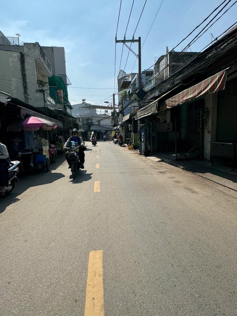 Nhà Hẻm Đường số 11, P. Bình Hưng Hòa, Q. Bình Tân DT: 4 × 10m 1 trệt 1 lầu – 2 PN, 2 WC Hẻm 7m thông Kênh Tham Lương, cách MT 10m – kinh doanh nhỏ lẻ