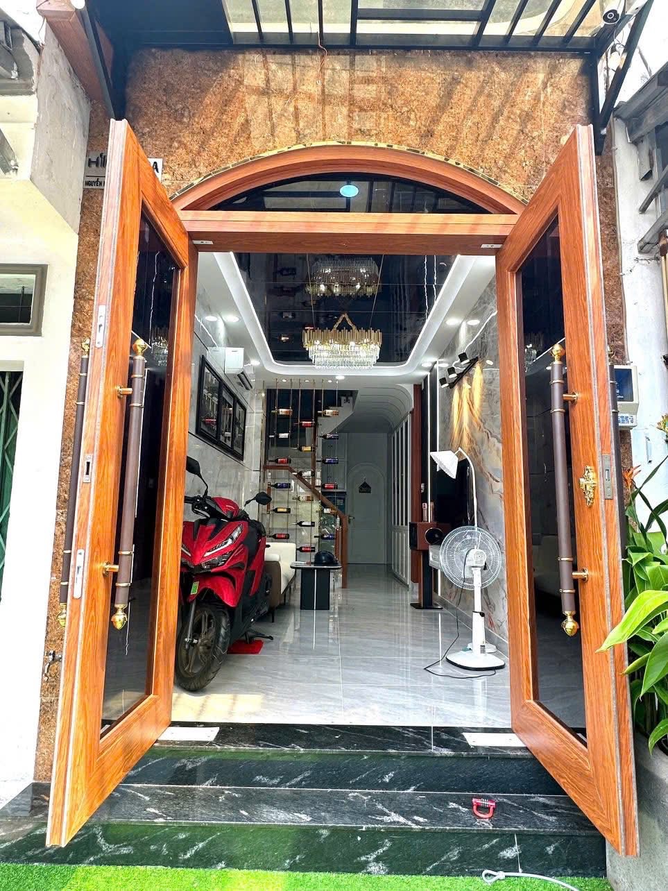 NHÀ ĐẸP NGAY PHỐ ĂN NGUYỄN NHỮ LÃM - NGUYỄN SƠN