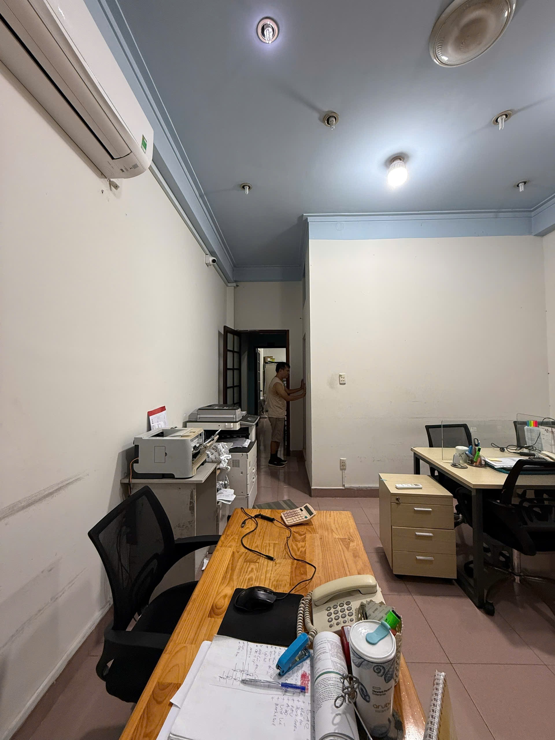 Hẻm thông xe hơi Cộng Hòa- Phan Văn Sửu. Dt: 4.2mX20m, 3 tầng.