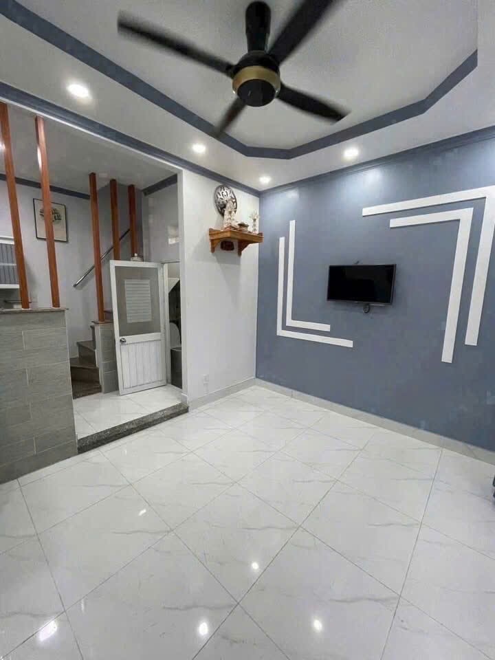 BÁN GẤP TRONG 5 NGÀY – 1 CĂN DUY NHẤT  Hẻm Dương Văn Dương, Q. Tân Phú 2PN – 1WC Hẻm thoáng, sạch, yên tĩnh  AEON Tân Phú: 3 phút