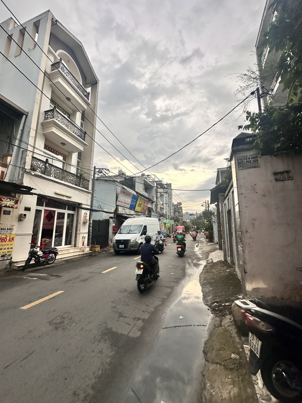 NHÀ NGỘP GIÁ TỐT – Hẻm Âu Cơ, Tân Phú Dài hiếm – hẻm 4m – giá tốt nhất khu vực Diện tích: 3.2m x 26m Kết cấu: 1 trệt 1 lầu (kiên cố, ở ngay) Hẻm: 4m sạch – thông – xe vào tận nơi Hướng: Đông Bắc Giá ngộp chỉ 6.45 tỷ (TL) Căn dài 26m ngay Âu Cơ – phù hợp ở