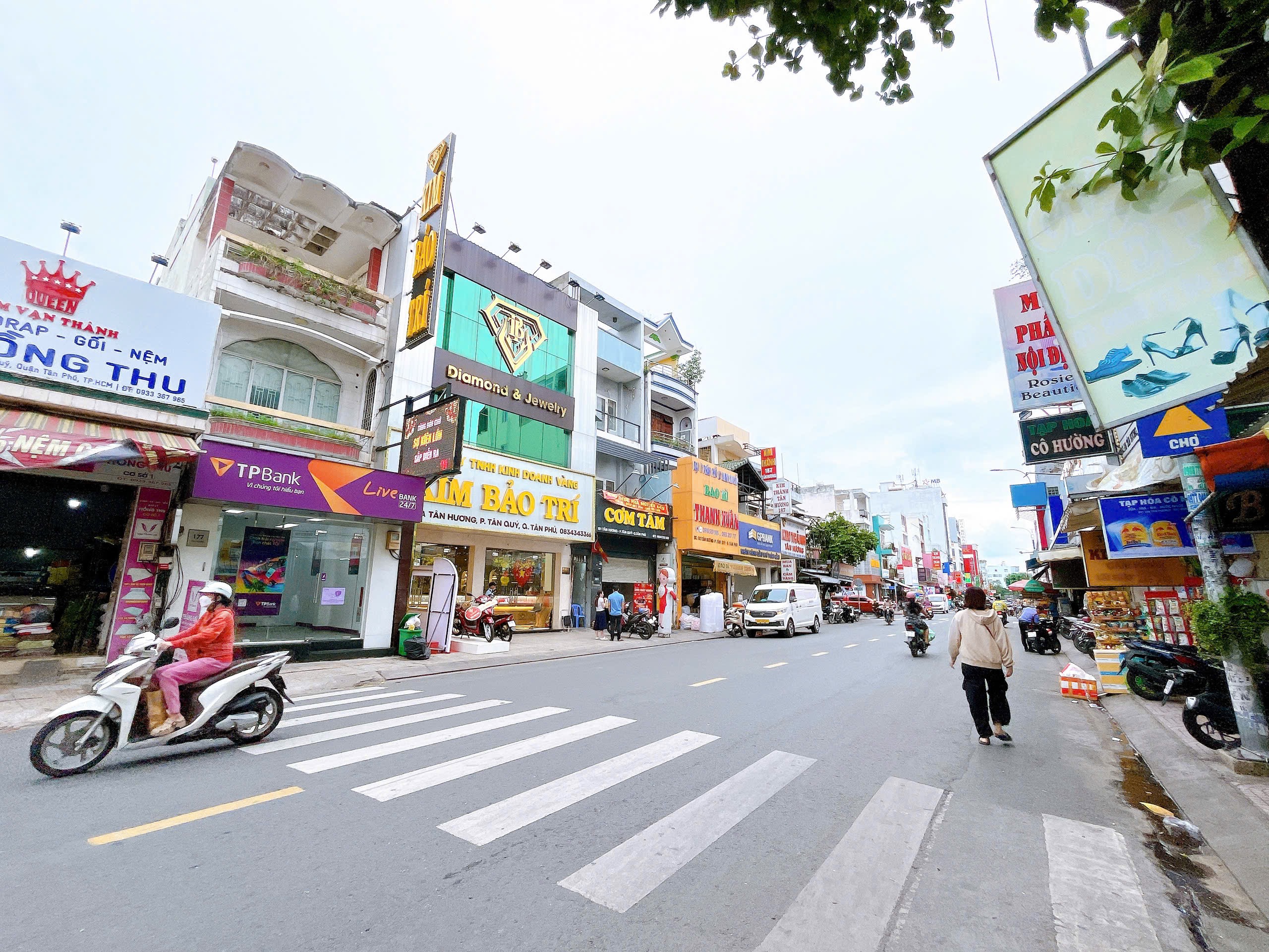 MT ngay khu vực chợ Tân hương sầm uất 