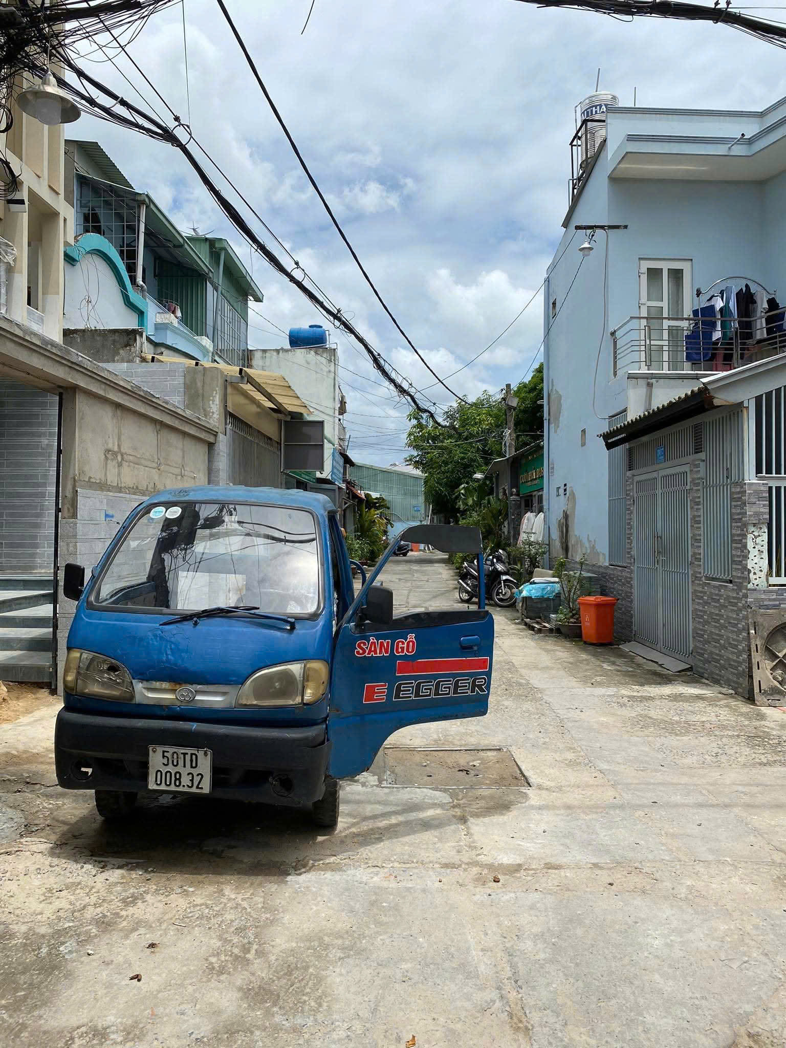 BÁN NHÀ HẺM 6M – LÊ TRỌNG TẤN, TÂY THẠNH – Tân Phú Nhà Hẻm Lê Trọng Tấn, P. Tây Thạnh, Q. Tân Phú Diện tích: 4m × 17m Kết cấu: Nhà cấp 4, đúc lửng Hẻm: 6m – xe hơi ra vào Hướng: Tây Bắc Pháp lý: Sổ riêng